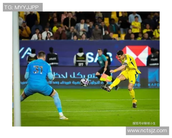 足球巨星的日常生活揭秘 从训练场到私人时光 了解他们的真实一面